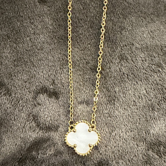 Jewelry - Elegant Gold 18k GP and White Mother of Pearl Clover Pendant Necklace